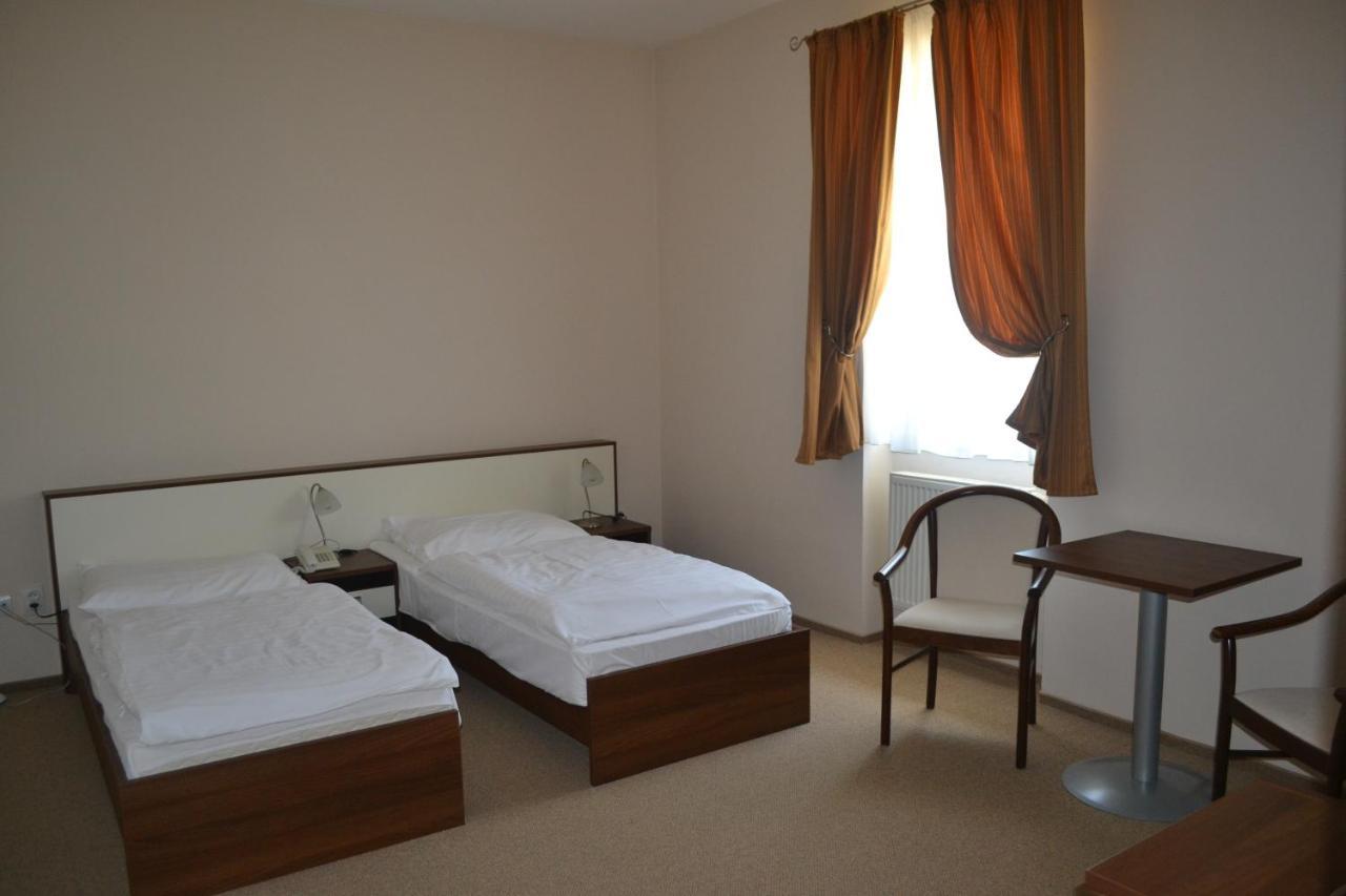 Klaudia'S Hotel & Restaurant At Golf Resort, Bac Samorin Εξωτερικό φωτογραφία