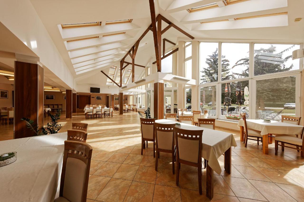 Klaudia'S Hotel & Restaurant At Golf Resort, Bac Samorin Εξωτερικό φωτογραφία