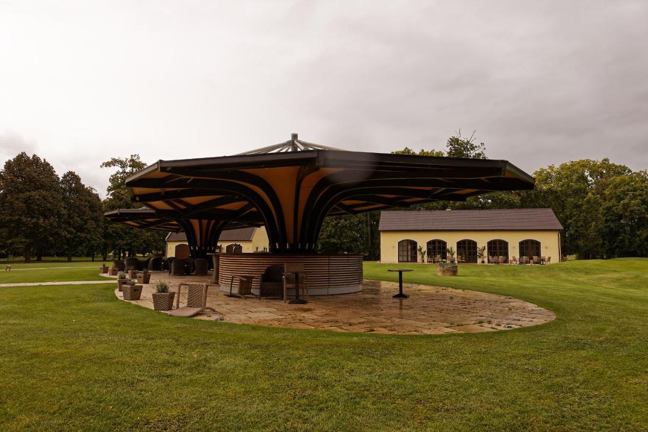 Klaudia'S Hotel & Restaurant At Golf Resort, Bac Samorin Εξωτερικό φωτογραφία