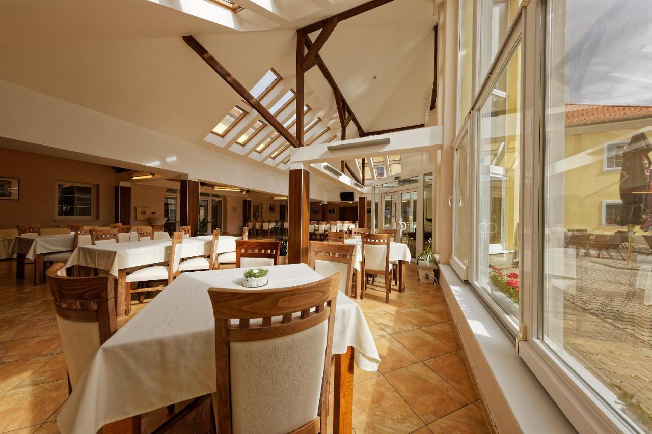 Klaudia'S Hotel & Restaurant At Golf Resort, Bac Samorin Εξωτερικό φωτογραφία