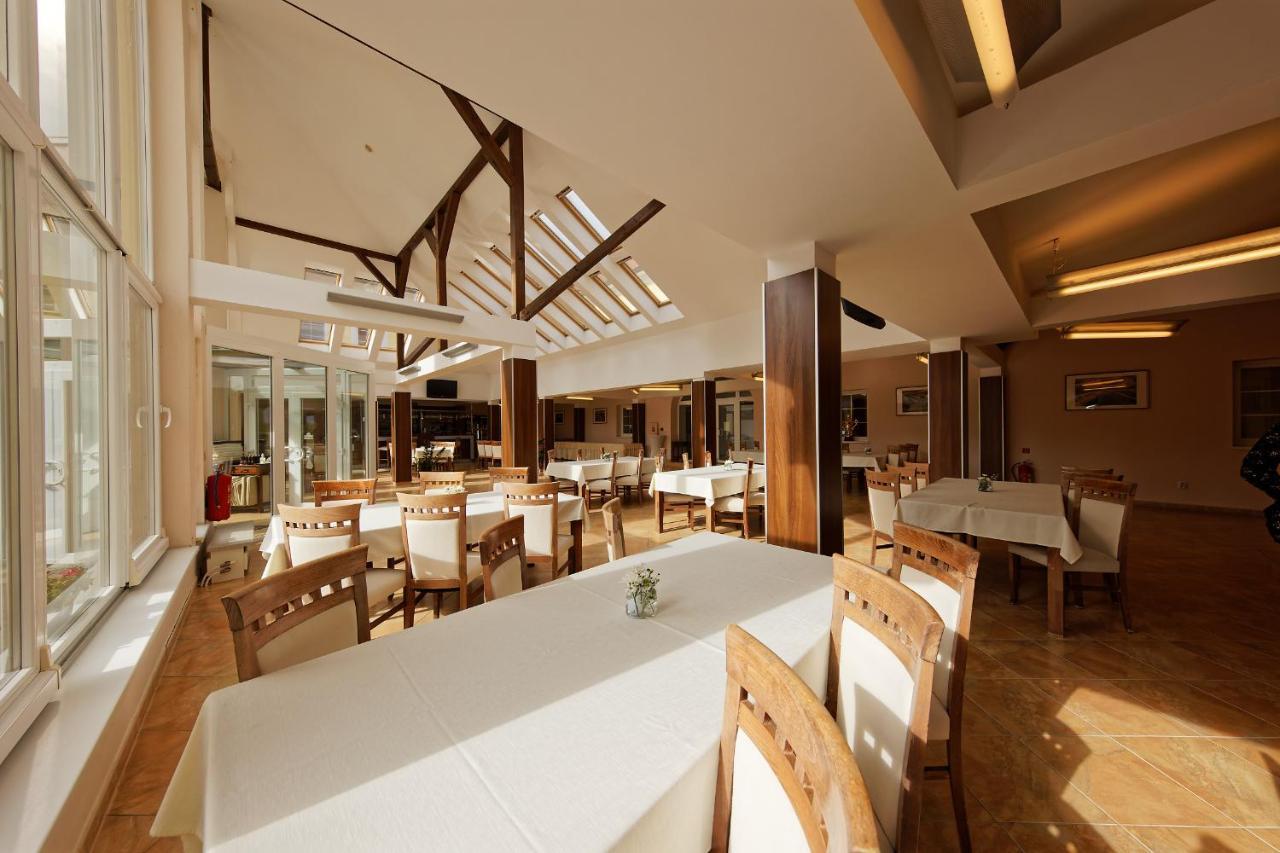 Klaudia'S Hotel & Restaurant At Golf Resort, Bac Samorin Εξωτερικό φωτογραφία