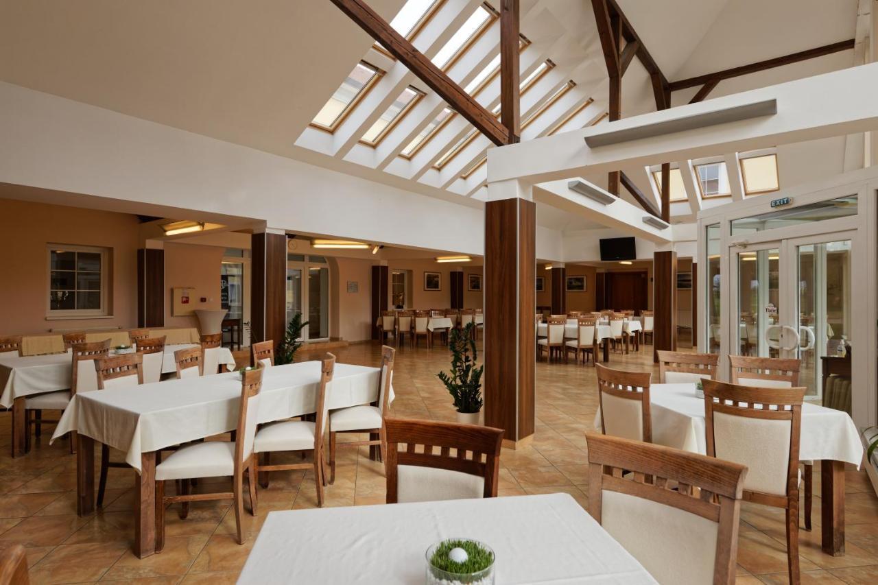 Klaudia'S Hotel & Restaurant At Golf Resort, Bac Samorin Εξωτερικό φωτογραφία