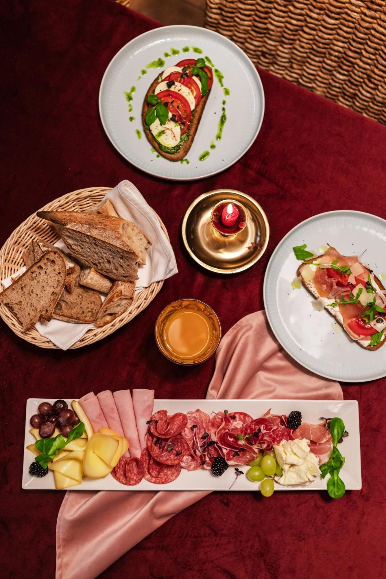 Klaudia'S Hotel & Restaurant At Golf Resort, Bac Samorin Εξωτερικό φωτογραφία