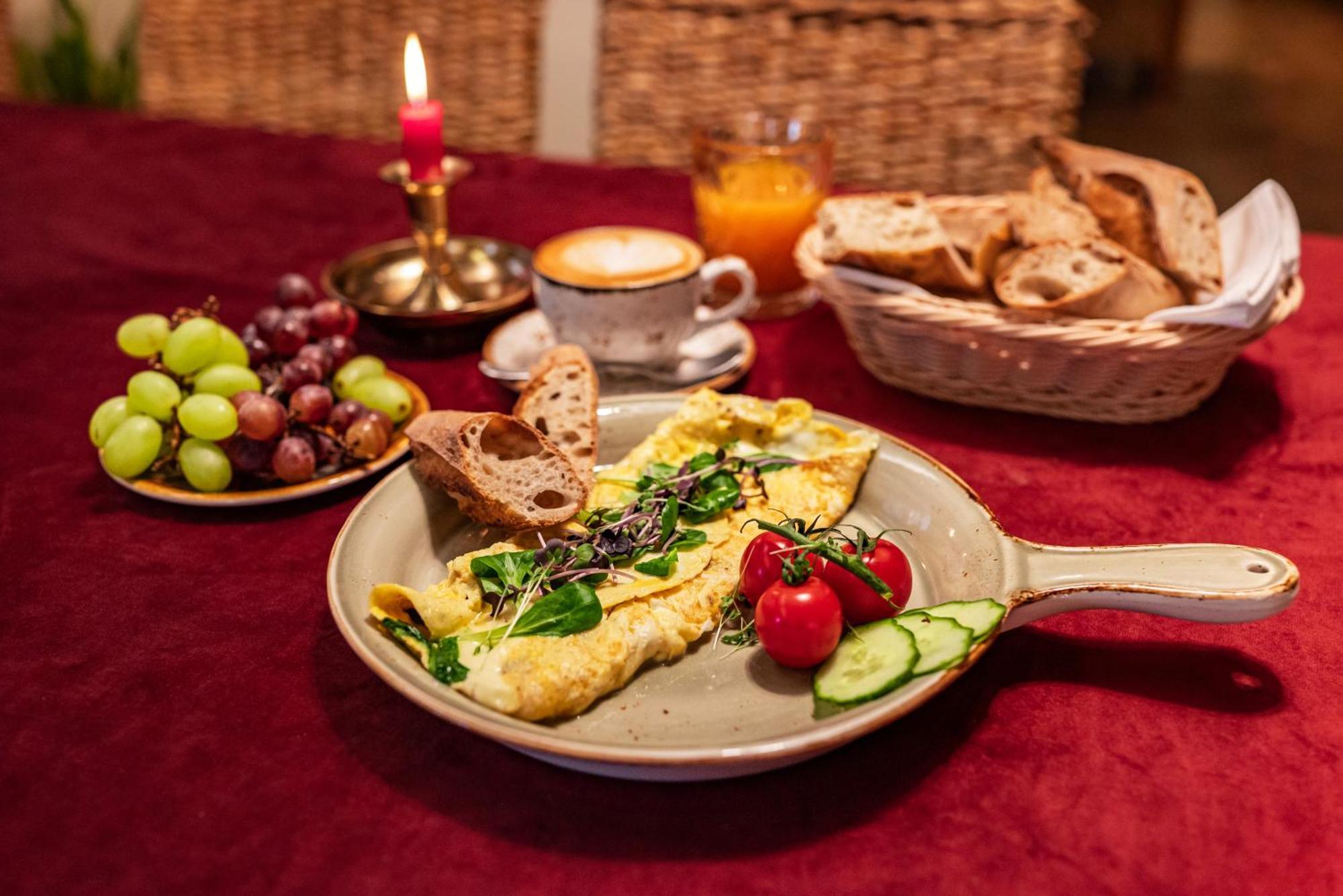 Klaudia'S Hotel & Restaurant At Golf Resort, Bac Samorin Εξωτερικό φωτογραφία